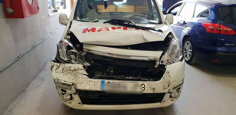Reparación parte frontal de una Peugeot Partner 2