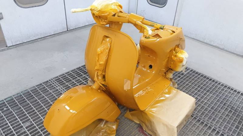 Pintado de una Vespa 125 1